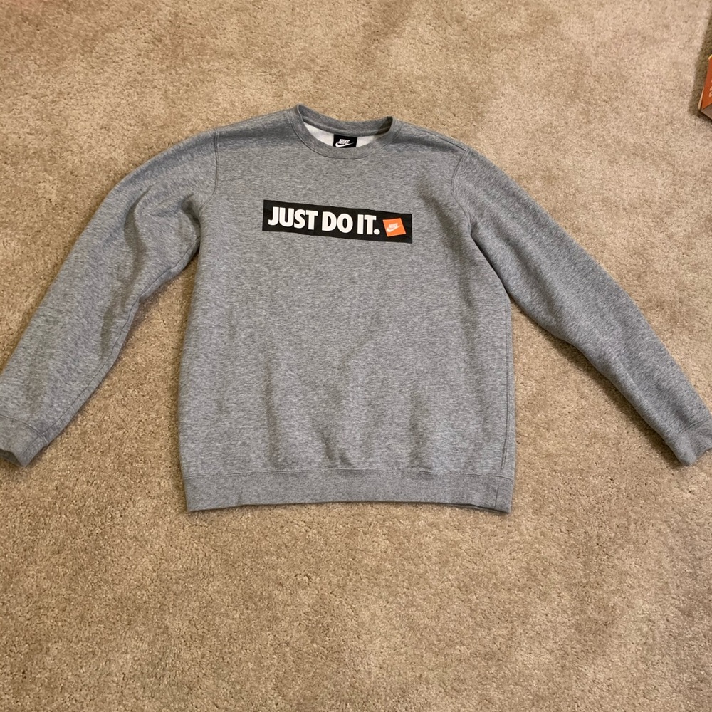 Men nike sweatshirt. Size large. Likely used.